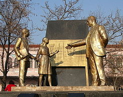 Estatua conmemorativa al Día Mundial de los Docentes, 5 de octubre